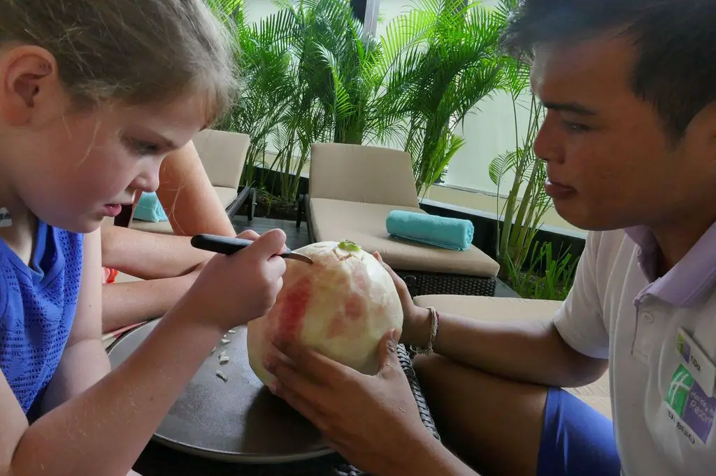 Kids Choose Holiday Inn Bali Benoa - fruit carving 