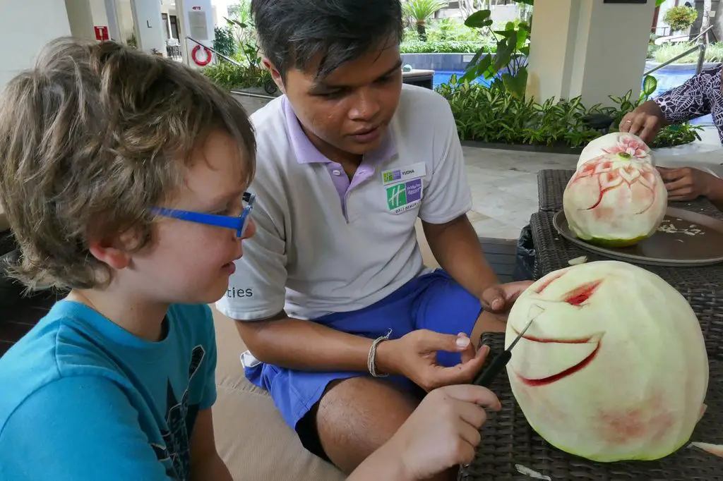 Kids Choose Holiday Inn Bali Benoa - fruit carving 