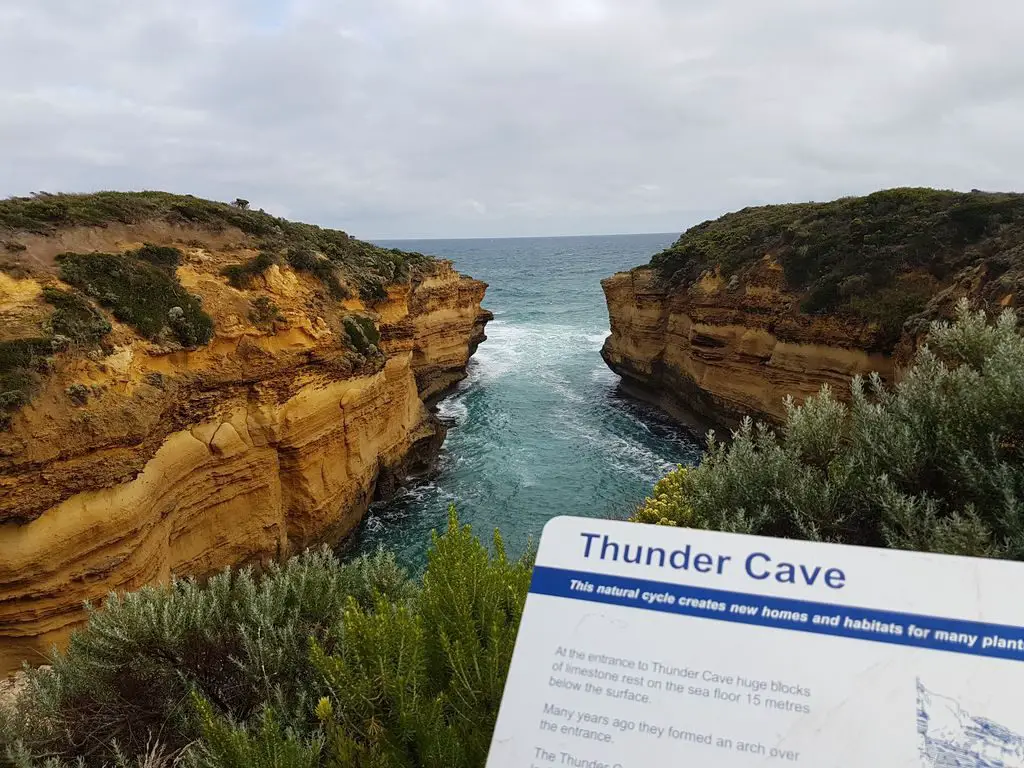 Top 15 Places On The Great Ocean Road - Thunder Cave