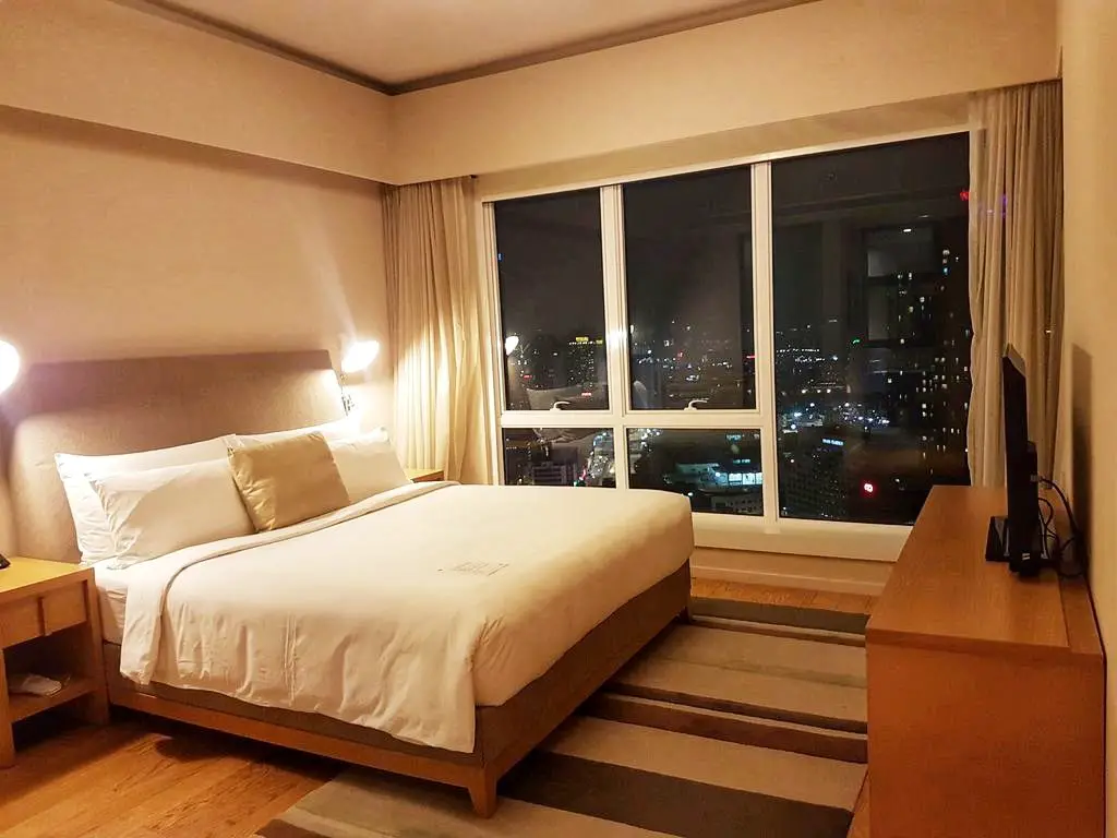 Travelocity App - hotel room