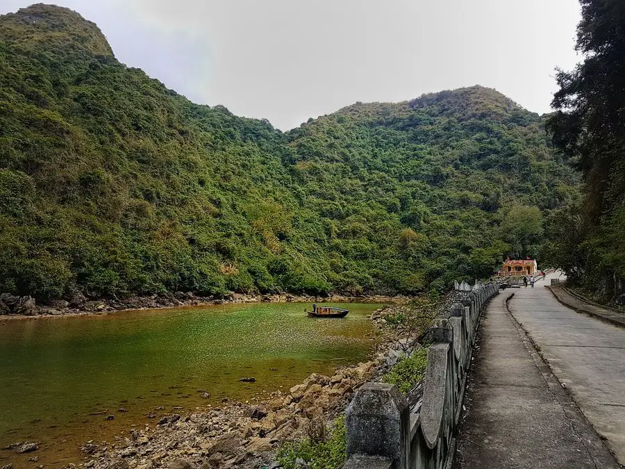 Halong Bay cruise Cat Ba