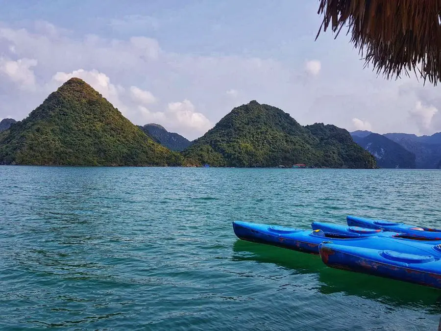 Halong Bay cruise kayaking