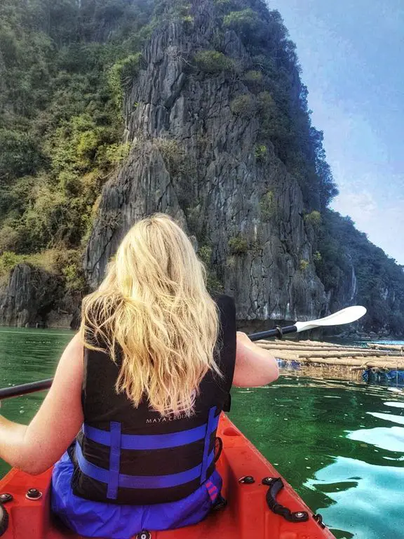 Halong Bay cruise kayak