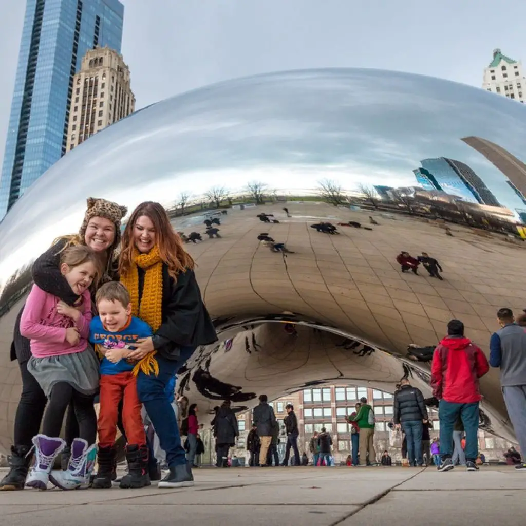 things to do in Chicago with kids - family in front of bean