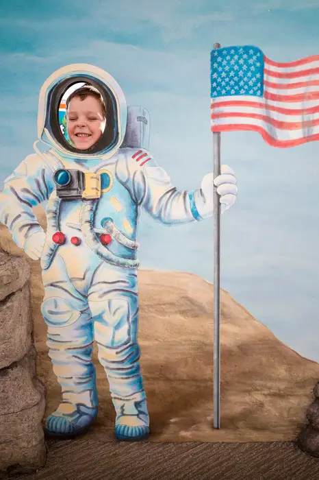 things to do in Chicago with kids - kid in space suit