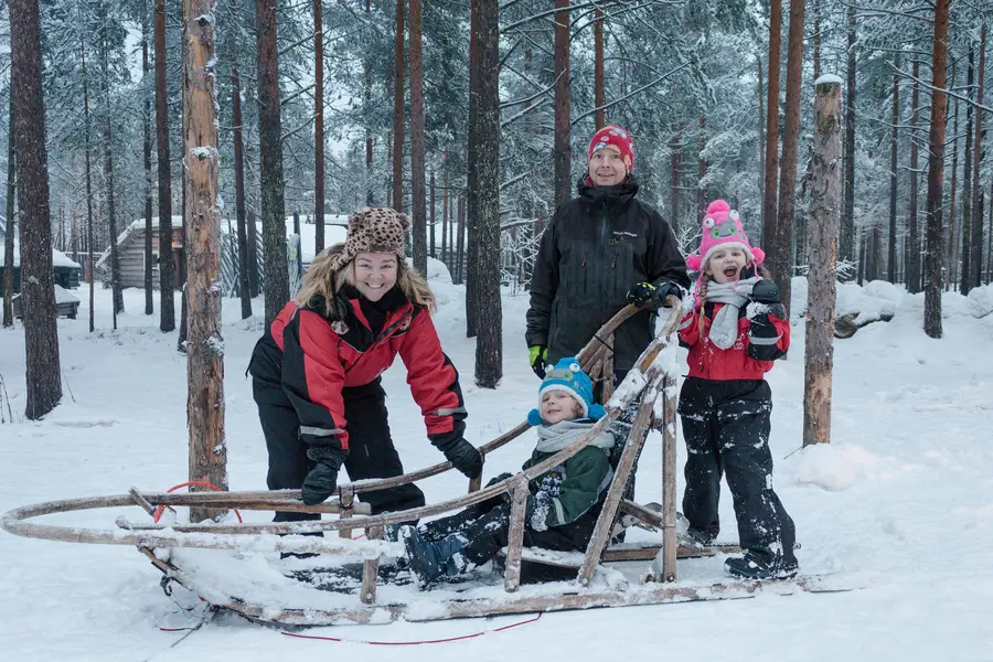 nomadic lifestyle - husky sled in finland