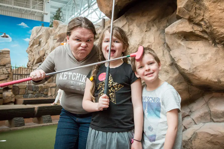Things To Do In The Mall Of America With Kids - Mini Golf