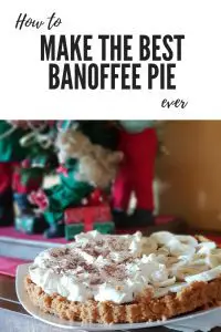 Looking for a delicious and east Banoffee Pie recipe? Find it here with videos. Plus bonus 5 minute beyond easy ice-cream sandwiches. Pin it for next Christmas or your next party. 