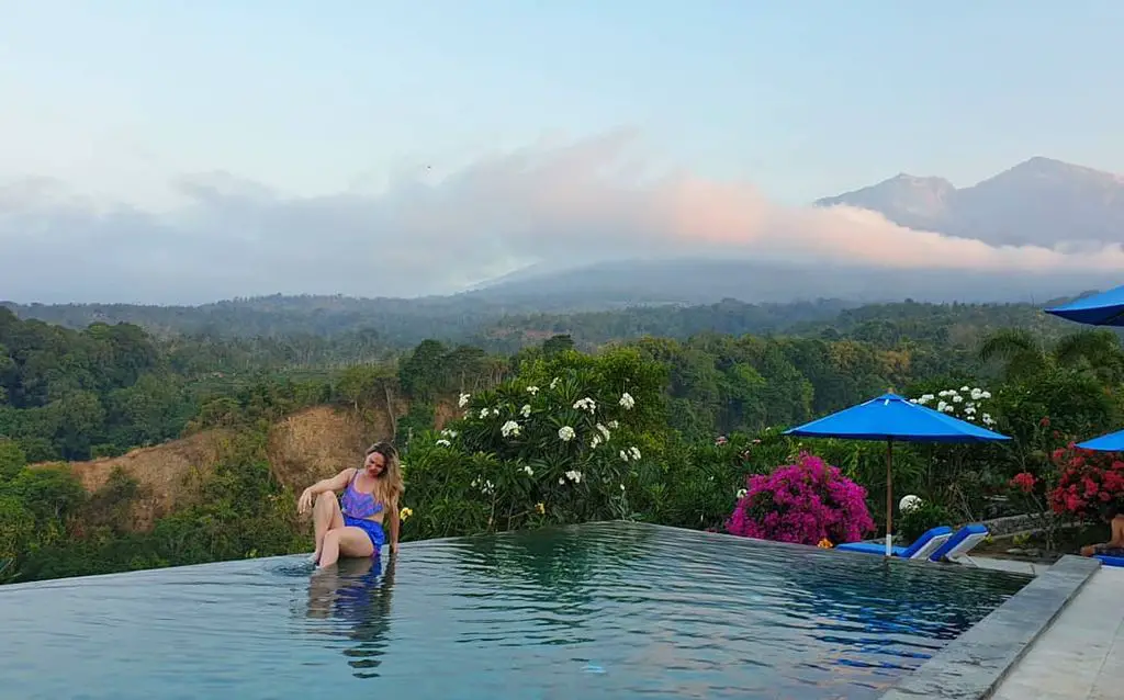 Guide To Lombok (From Bali) Infinity pool