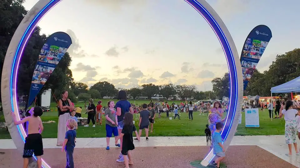 Free things to do in Perth with kids - water mist