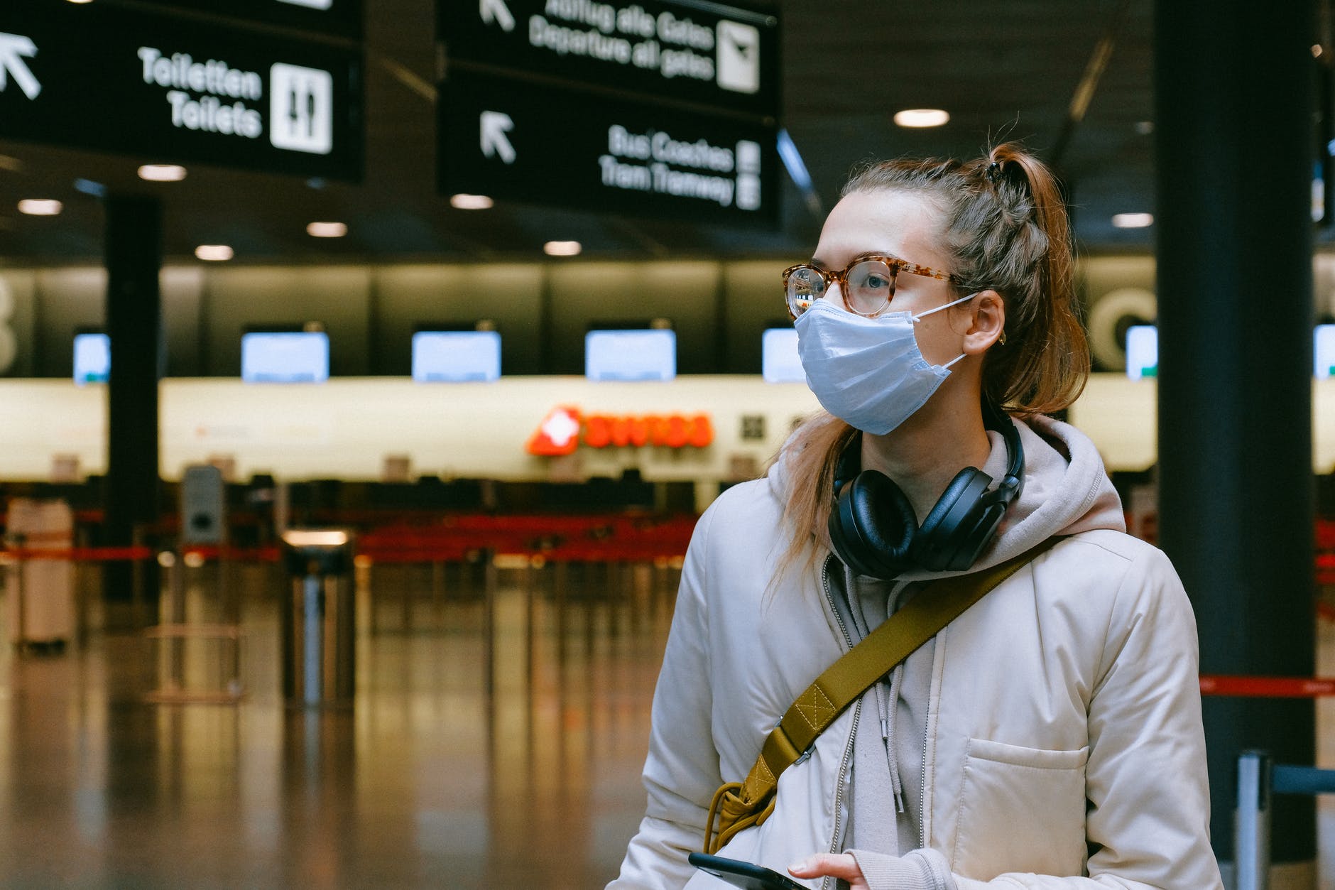 woman wearing face mask