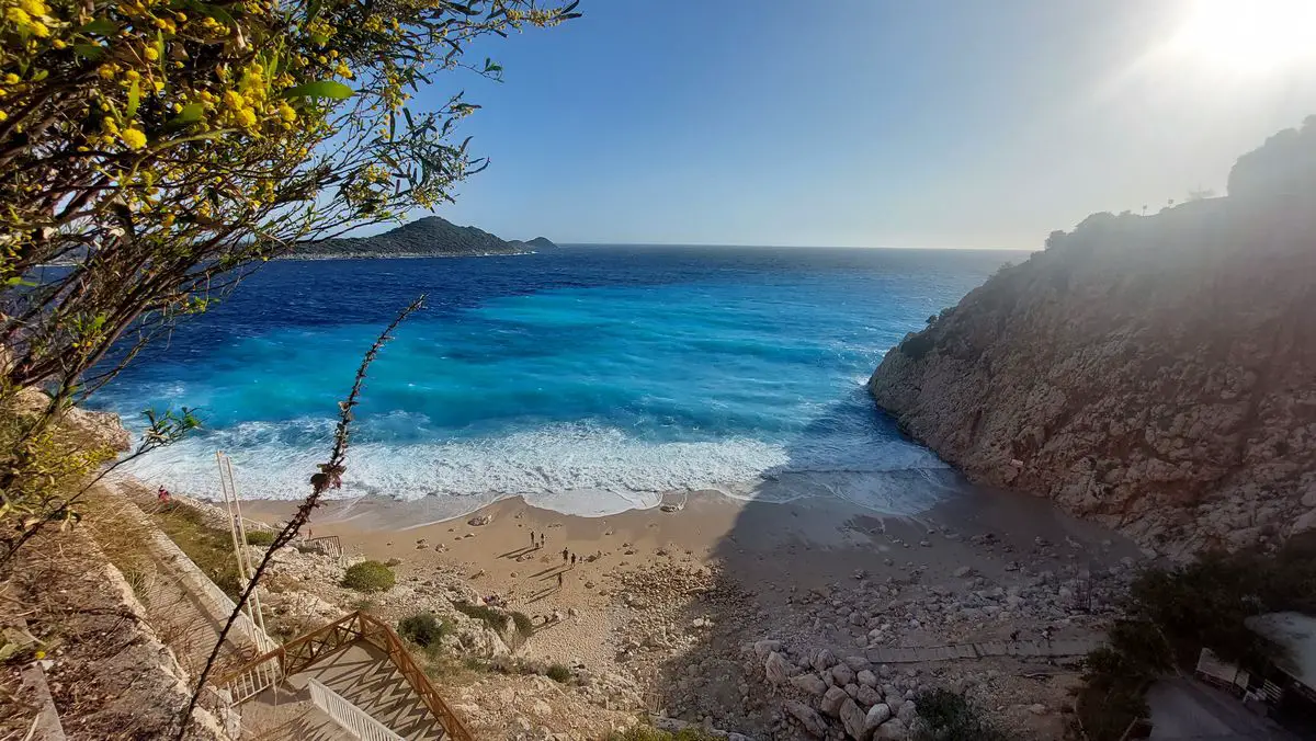 Premium Photo  Beautiful shoreline with blue water in mediterranean sea in  turkey