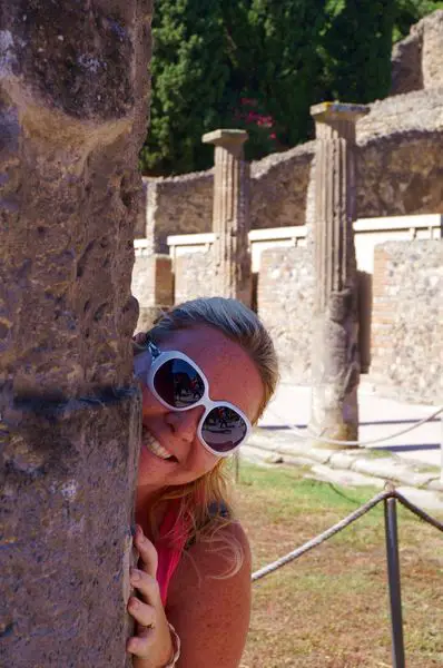 Pompeii with kids - peeking behind ruins