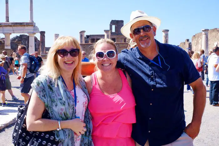 Pompeii with kids - friends
