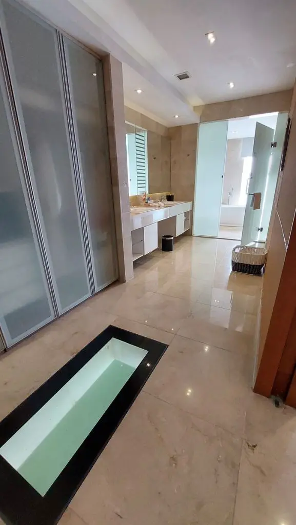 Lexis Hibiscus overwater bungalow Malaysia - bathroom