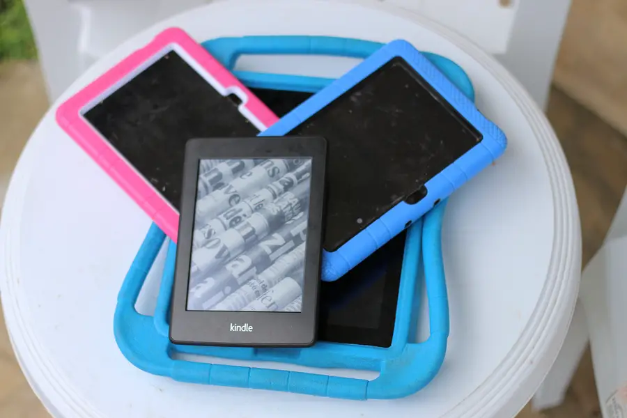 Things YOU Need To Travel - Kindles