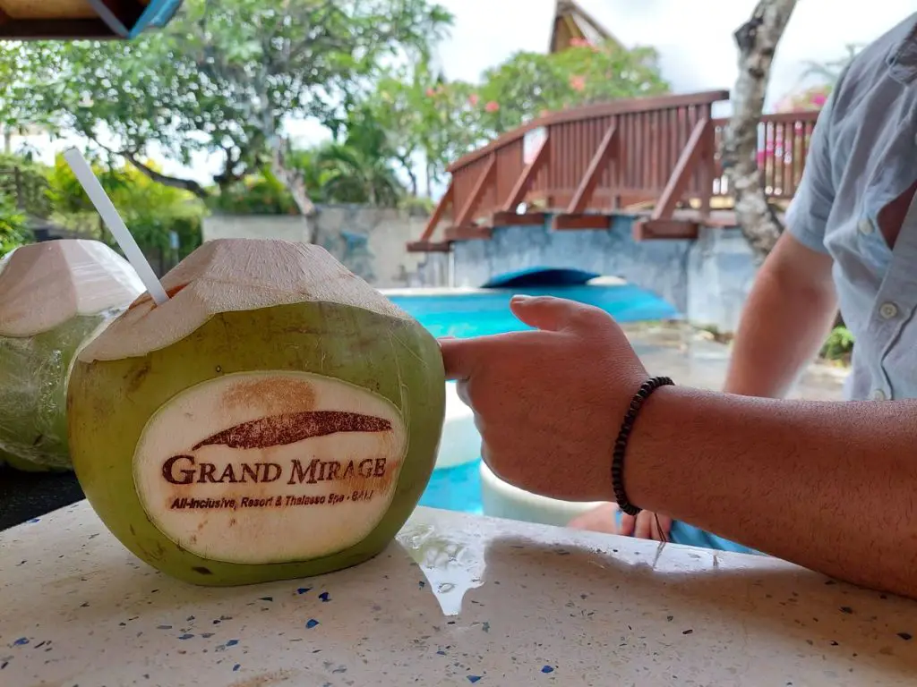 Nusa Dua Family Resort: Grand Mirage Resort coconut