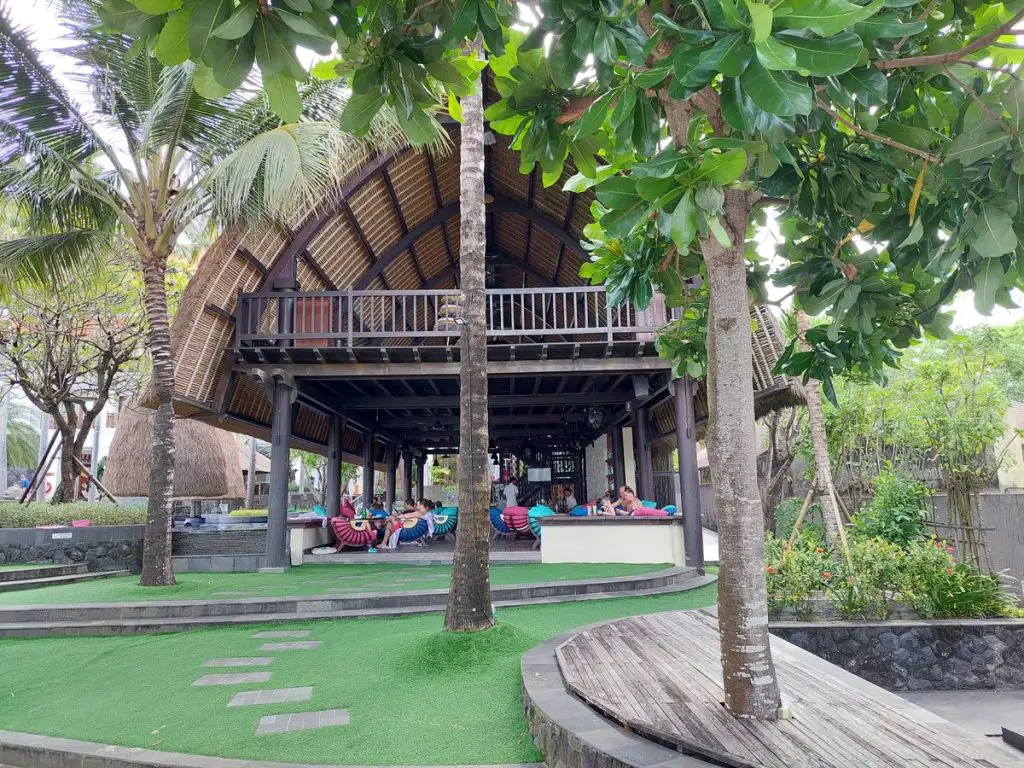 Holiday Inn Resort Bali Nusa Dua Nudi Beach Bar