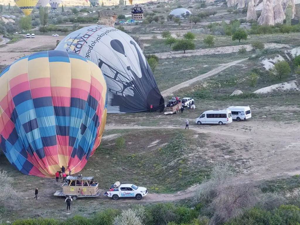  3-Day Cappadocia Itinerary - Hot air balloon landing