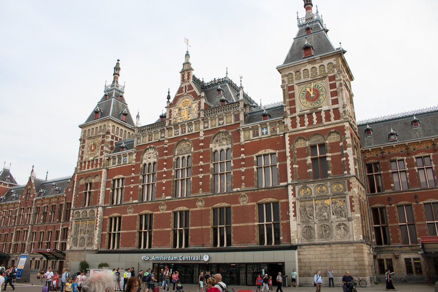 Amsterdam Travel Guide with kids - Centraal Station