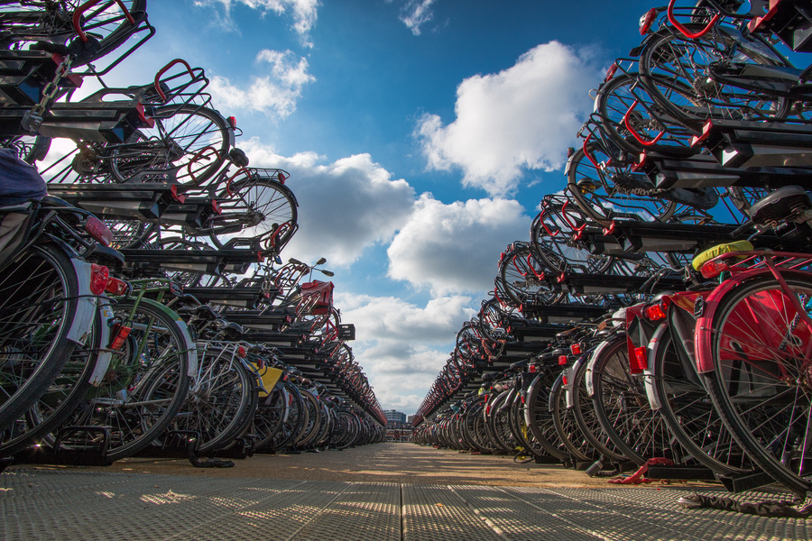 Amsterdam Travel Guide with kids - bikes