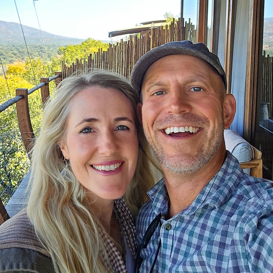 Honeytrek - couple travel blogger