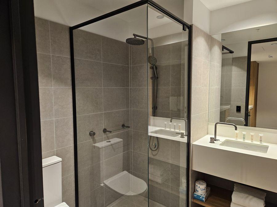 Nesuto Docklands Review: Bathroom