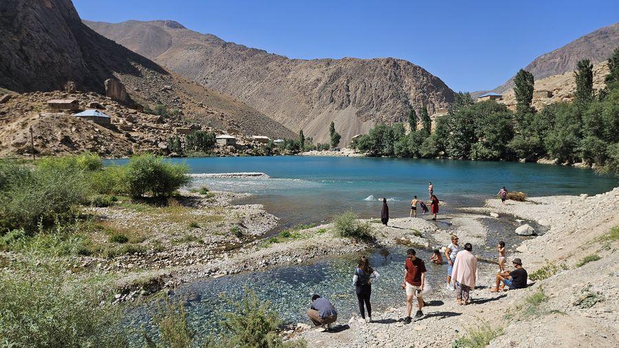 Tajikistan Day Trip from Samarkand: Locals